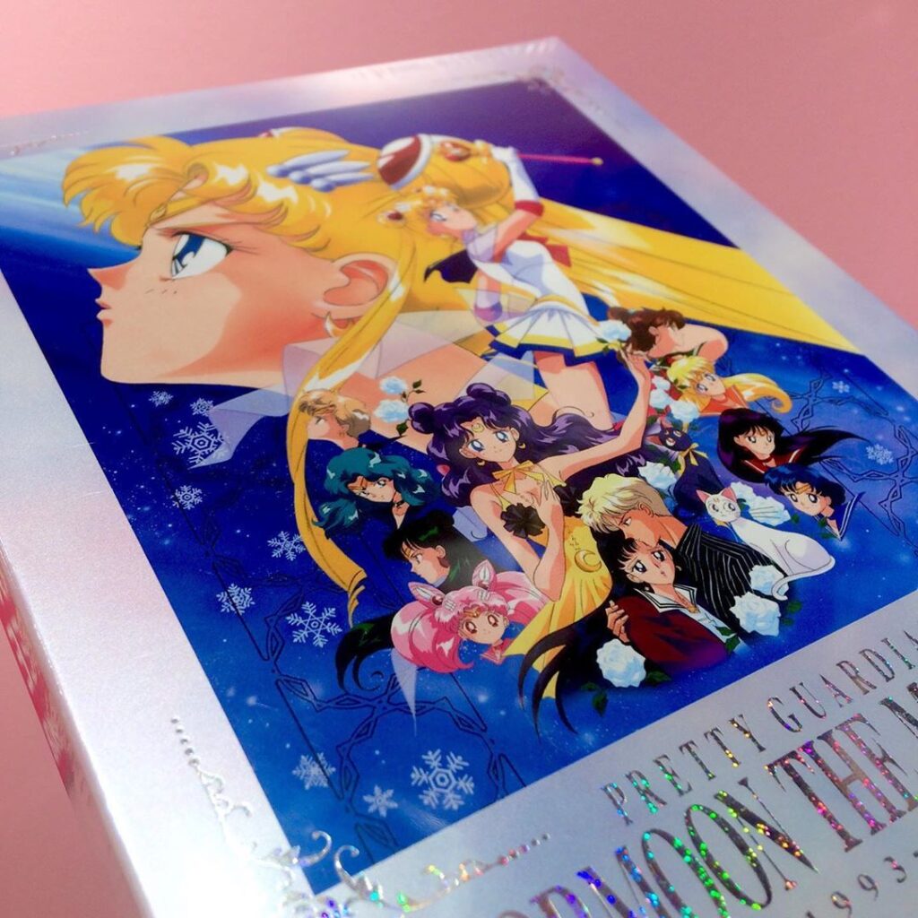 Reedições dos DVDs e Blu-Rays da série dos anos 1990 são encontrados na Sailor Moon Store